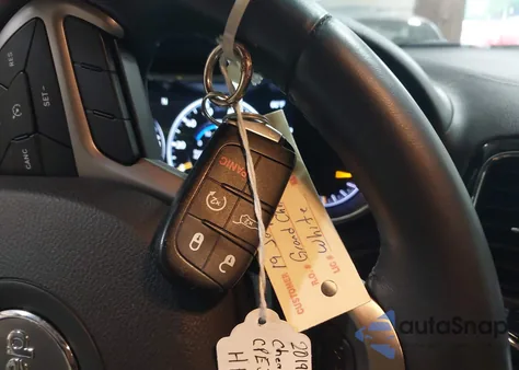 2019 Jeep Grand Cherokee Overland 4X4 z USA, uszkodzony, nr VIN 1C4RJFCG0KC579217